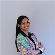 Laureata in Scienze della Mediazione Linguistica con lingue di lavoro: inglese e cinese. 
Master di I livello in Traduzione Settoriale EN>IT